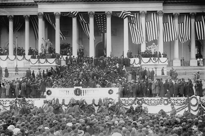 Framed Print : US Capitol and VIP platform during the 1909 inauguration of William Howard Taft (1857-1930) with crowds below