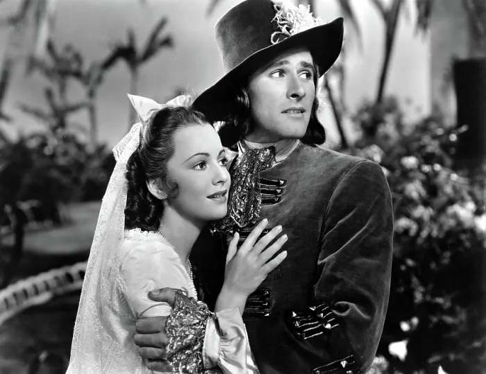 Framed Print : CAPTAIN BLOOD, Olivia de Havilland, Errol Flynn, 1935