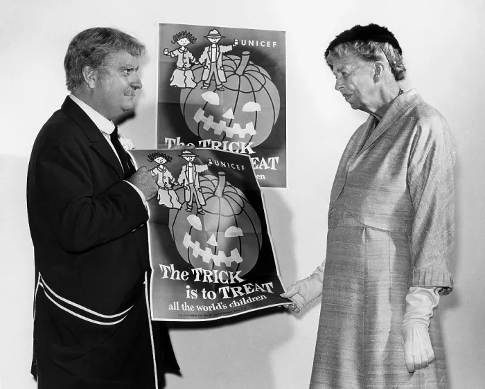 Framed Print : CAPTAIN KANGAROO, Bob Keeshan with Eleanor Roosevelt, 1955-84 Framed Print : CAPTAIN KANGAROO, Bob Keeshan with Eleanor Roosevelt, 1955-84