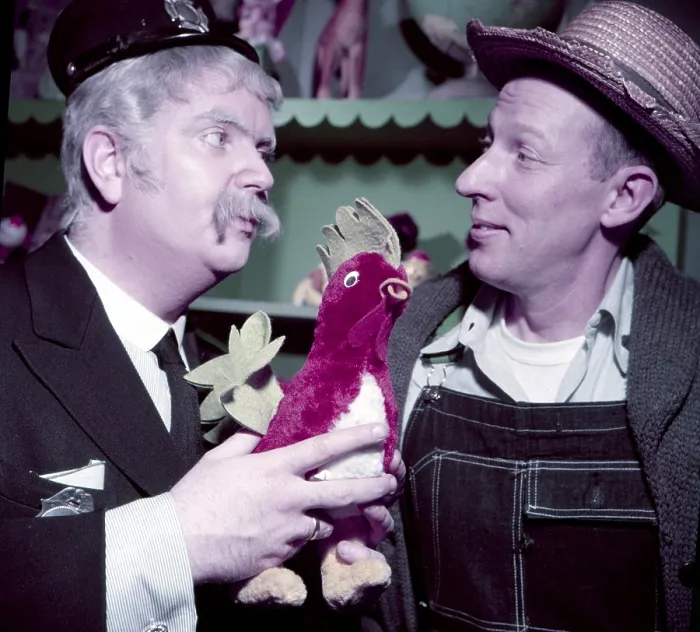 Framed Print : CAPTAIN KANGAROO, from left, Bob Keeshan, Hugh Brannum (as Mr. Green Jeans), ca. mid-1960s