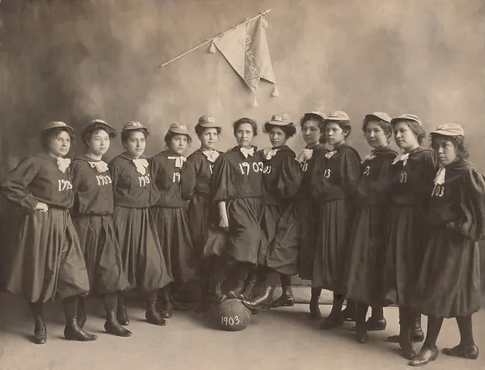 Framed Print : Carlisle Indian Industrial School womens basketball team, 1903