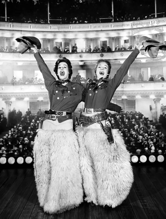 Framed Print : Carol Burnett and Julie Andrews in a television special at Carnegie Hall, 1963. Courtesy: CSU Archives / Everett Collection