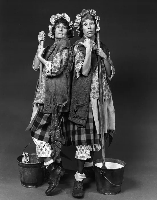 Framed Print : THE CAROL BURNETT SHOW, from left: Rita Hayworth, Carol Burnett, (1971), 1967-1979