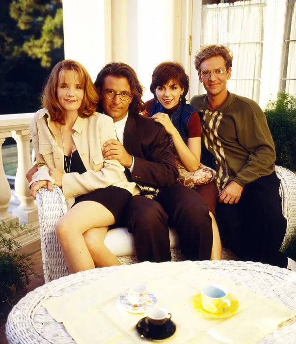 Framed Print : CAROLINE IN THE CITY, from left: Lea Thompson, Eric Lutes, Amy Pietz, Malcolm Gets, 1995-1999