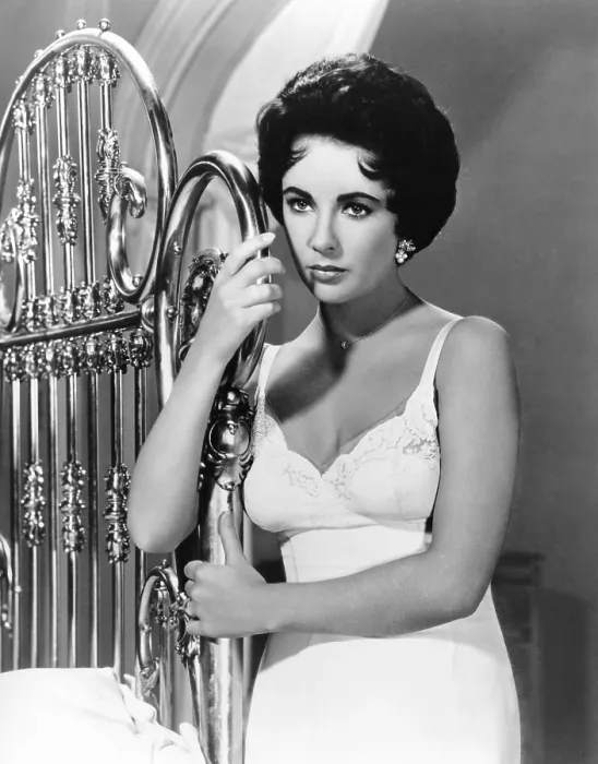 Framed Print : CAT ON A HOT TIN ROOF, Elizabeth Taylor, 1958 Framed Print : CAT ON A HOT TIN ROOF, Elizabeth Taylor, 1958