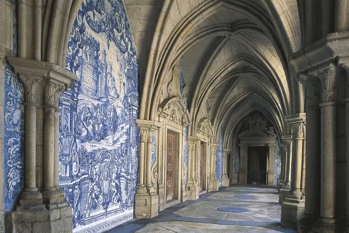 Framed Print : Cathedral of Porto. 12th-18th c. PORTUGAL. Porto. Cathedral. Cloister gallery with groin vaults and decorated with glazed tiles. Gothic art