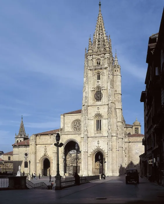 Framed Print : Cathedral of San Salvador. 14th-16th c. SPAIN. ASTURIAS. Oviedo. Main faade. Flamboyant gothic. Architecture. AISA / Everett Collection**US SALES ONLY**