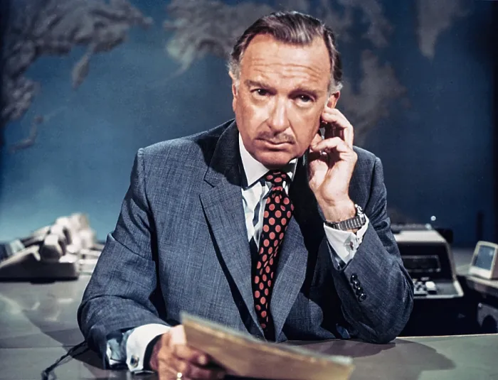 Framed Print : CBS EVENING NEWS WITH WALTER CRONKITE, Walter Cronkite