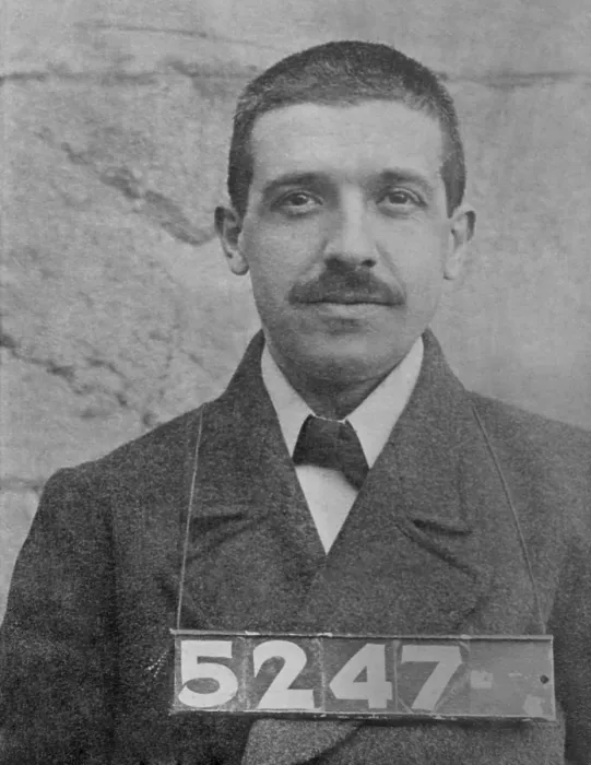 Framed Print : Charles Ponzi, in a 1911 mug shot after he was convicted of smuggling illegal Italian immigrants across the Canadian border to the US. He spent two years in Atlanta Prison Framed Print : Charles Ponzi, in a 1911 mug shot after he was convicted of smuggling illegal Italian immigrants across the Canadian border to the US. He spent two years in Atlanta Prison