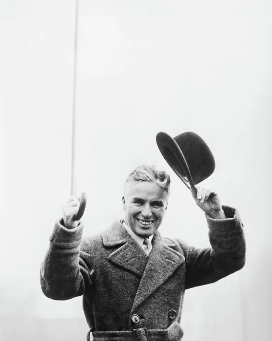 Framed Print : Charlie Chaplin in London, 1931
