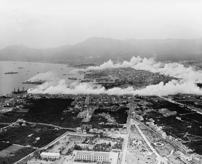 Framed Print : Chemical Warfare branch of the U.S. Army covered Palermo with a protective smokescreen. Sept. 27, 1943. World War 2. (BSLOC_2014_10_23) Framed Print : Chemical Warfare branch of the U.S. Army covered Palermo with a protective smokescreen. Sept. 27, 1943. World War 2. (BSLOC_2014_10_23)