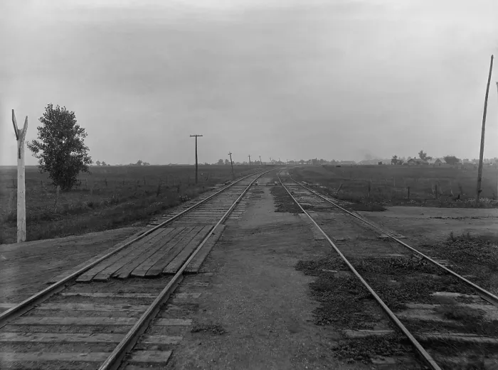 Framed Print : Chicago and Alton Railroad crossing in rural Illinois near Coal City. Ca. 1905. LC-D4-42362 Framed Print : Chicago and Alton Railroad crossing in rural Illinois near Coal City. Ca. 1905. LC-D4-42362
