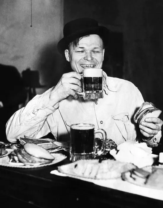 Framed Print : Chicago worker enjoys a saloon lunch that provided free food to go with the purchased beer. Ca. 1920. (CSU_ALPHA_1785) CSU Archives / Everett Collection Framed Print : Chicago worker enjoys a saloon lunch that provided free food to go with the purchased beer. Ca. 1920. (CSU_ALPHA_1785) CSU Archives / Everett Collection