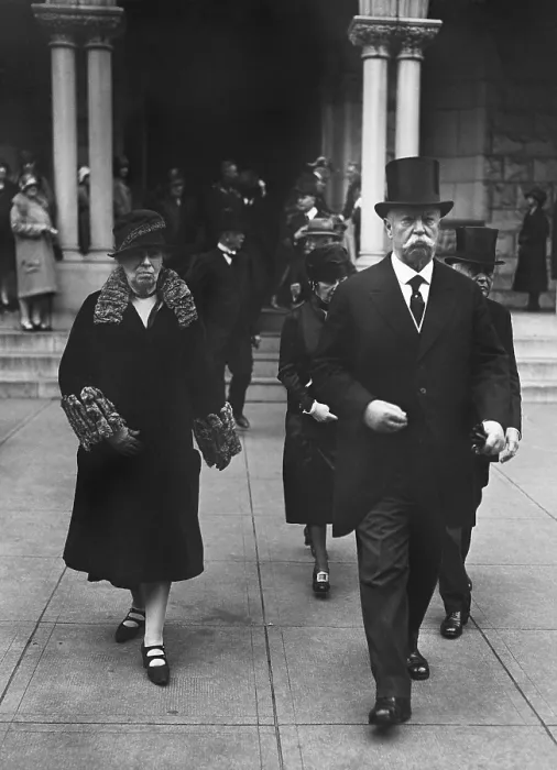 Framed Print : Chief Justice William Howard Taft and his wife Helen in 1929. He presided at the swearing in of President Herbert Hoover, but knew he was in declining health Framed Print : Chief Justice William Howard Taft and his wife Helen in 1929. He presided at the swearing in of President Herbert Hoover, but knew he was in declining health