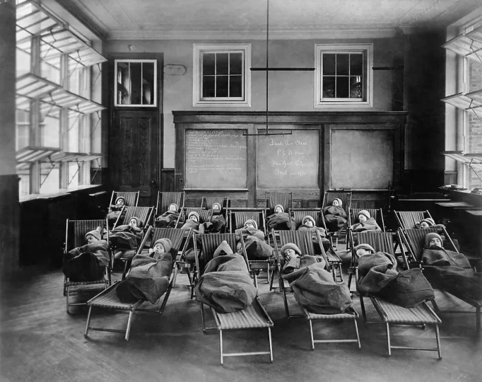 Framed Print : Children in the Fresh Air Class at PS 51, Manhattan, NYC, March 20, 1911. Children are wrapped in blankets and warm knit hats during a nap with the window wide open Framed Print : Children in the Fresh Air Class at PS 51, Manhattan, NYC, March 20, 1911. Children are wrapped in blankets and warm knit hats during a nap with the window wide open