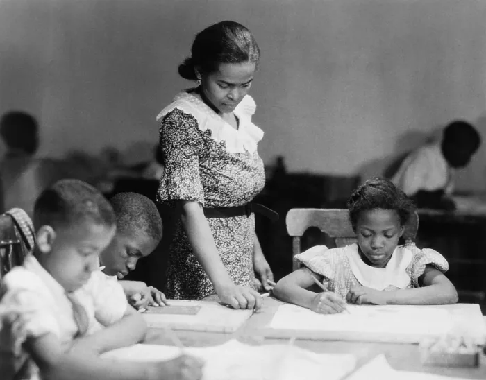 Framed Print : Children's class at the Harlem Art Workshop, at the New York Public Library, 135th St. Branch. Susie McIver teaches in a WPS Federal Art Project, ca. 1933-34
