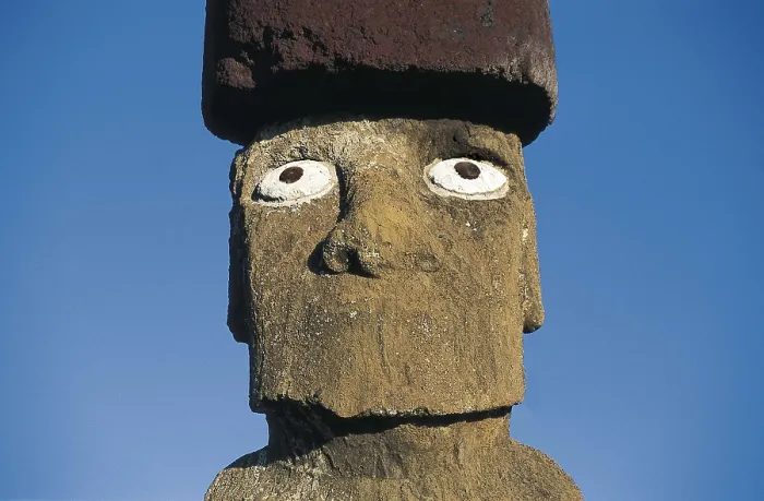 Framed Print : CHILE. VALPARAISO. Ahu Ko Te Riku. Easter Island. Rapa Nui National Park. Moai with itd stone hat and coral eyes. AISA / Everett Collection**US SALES ONLY** Framed Print : CHILE. VALPARAISO. Ahu Ko Te Riku. Easter Island. Rapa Nui National Park. Moai with itd stone hat and coral eyes. AISA / Everett Collection**US SALES ONLY**