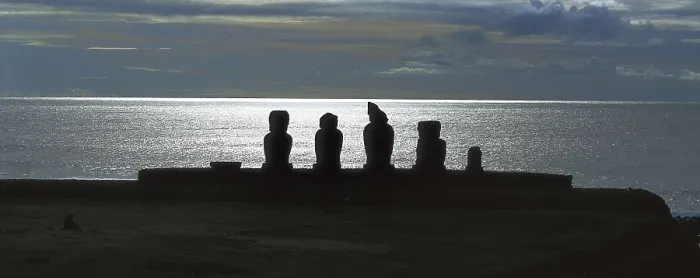 Framed Print : CHILE. VALPARAISO. Ahu Tahai. Easter Island. Rapa Nui National Park. Moais. AISA / Everett Collection**US SALES ONLY** Framed Print : CHILE. VALPARAISO. Ahu Tahai. Easter Island. Rapa Nui National Park. Moais. AISA / Everett Collection**US SALES ONLY**