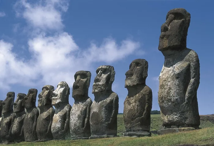 Framed Print : CHILE. VALPARAISO. Ahu Tongariki. Easter Island. Rapa Nui National Park. Moais. AISA / Everett Collection**US SALES ONLY** Framed Print : CHILE. VALPARAISO. Ahu Tongariki. Easter Island. Rapa Nui National Park. Moais. AISA / Everett Collection**US SALES ONLY**