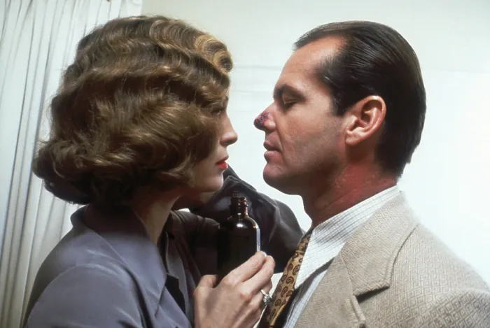 Framed Print : CHINATOWN, Faye Dunaway, Jack Nicholson, 1974 Framed Print : CHINATOWN, Faye Dunaway, Jack Nicholson, 1974