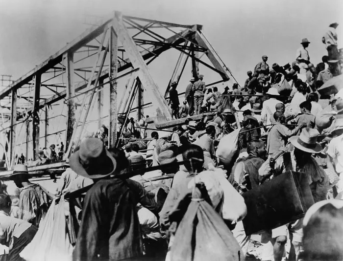 Framed Print : Chinese refugees crossing a bridge to escape Japanese invaders. Second Sino-Japanese War / World War 2. Ca. 1937-45. (BSLOC_2013_14_72) Framed Print : Chinese refugees crossing a bridge to escape Japanese invaders. Second Sino-Japanese War / World War 2. Ca. 1937-45. (BSLOC_2013_14_72)