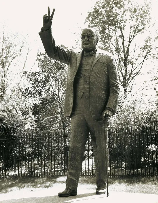 Framed Print : Churchill, Sir Winston Leonard Spencer (1874-1965). Monument to Winston Churchill located in front of the British Embassy. Sculpture on bronze. UNITED STATES OF AMERICA