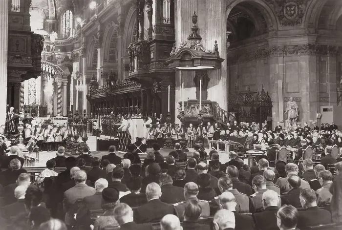 Framed Print : Churchill, Sir Winston Leonard Spencer (1874-1965). Funeral of Winston Churchill inside the Saint Paul's Cathedral in London, held on the 30th January 1965 Framed Print : Churchill, Sir Winston Leonard Spencer (1874-1965). Funeral of Winston Churchill inside the Saint Paul's Cathedral in London, held on the 30th January 1965