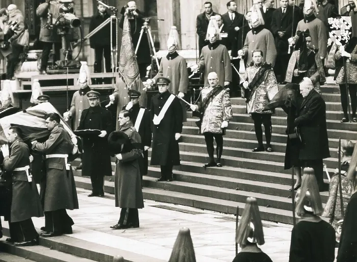 Framed Print : Churchill, Sir Winston Leonard Spencer (1874-1965). Funeral of Winston Churchill on the 30th January 1965 Framed Print : Churchill, Sir Winston Leonard Spencer (1874-1965). Funeral of Winston Churchill on the 30th January 1965