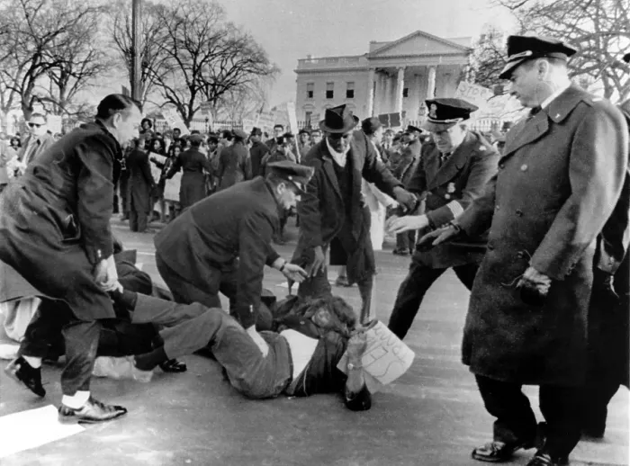 Framed Print : Civil Rights demonstrators in Washington D.C.block traffic in front of the White House, 3 / 12 / 65. Courtesy: CSU Archives / Everett Collection Framed Print : Civil Rights demonstrators in Washington D.C.block traffic in front of the White House, 3 / 12 / 65. Courtesy: CSU Archives / Everett Collection