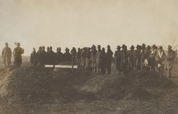 Framed Print : US Civil War, 1861-1862. Burial of Union soldier at Camp Griffin, Langley, Virginia. Disease accounted for 2 out of 3 Civil War military deaths