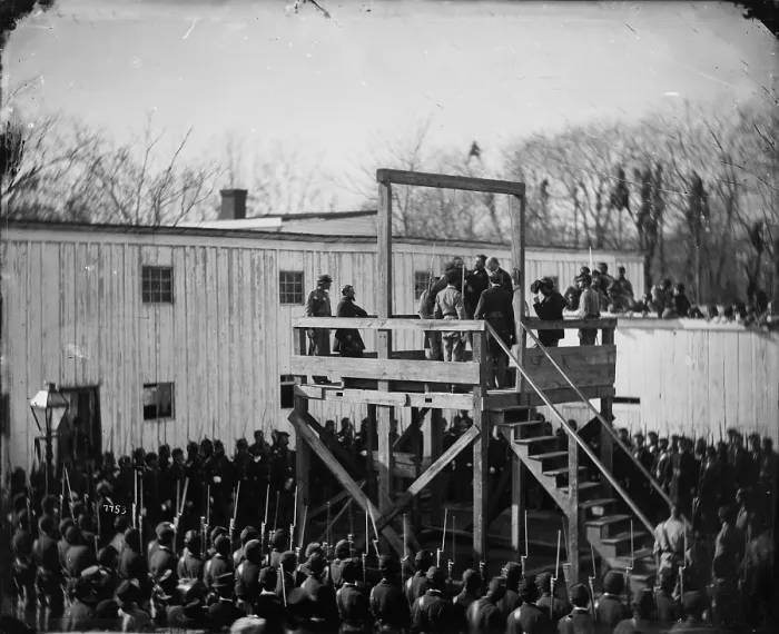 Framed Print : The Civil War, adjusting the rope for the execution of Confederate Officer Henry Wirz, for the crimes of conspiracy and murder, Washington DC, photograph, November 10, 1865