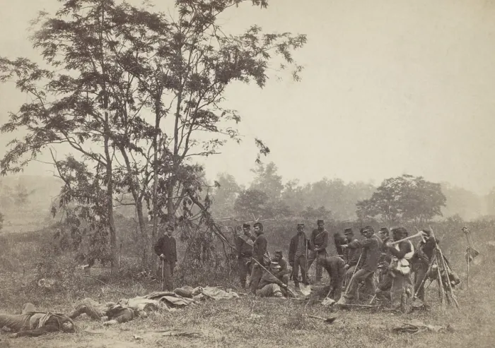 Framed Print : US Civil War. Battle of Antietam, also called Battle of Sharpsburg, Sept. 17, 1862. Union soldiers burying the dead on the Battlefield of Antietam Framed Print : US Civil War. Battle of Antietam, also called Battle of Sharpsburg, Sept. 17, 1862. Union soldiers burying the dead on the Battlefield of Antietam