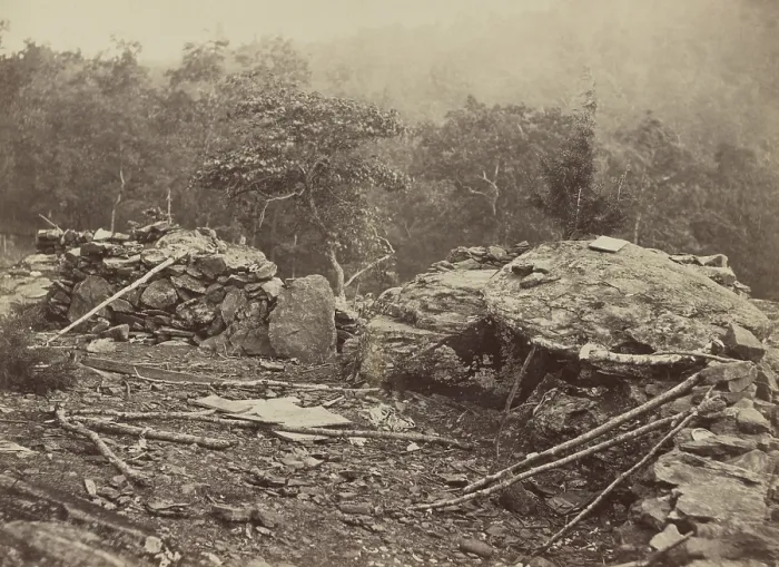 Framed Print : US Civil War. Battle of Gettysburg, July 1-3, 1863. Temporary entrenchments thrown up by the Federal troops on Little Round Top. Photo by Timothy O'Sullivan (BSLOC_2018_9_16)