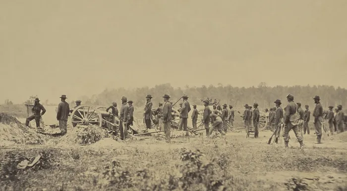 Framed Print : US Civil War, Petersburg Campaign, June 9, 1864 to March 25, 1865. At Petersburg, four crews of Pennsylvania artillerymen stand still for group photo Framed Print : US Civil War, Petersburg Campaign, June 9, 1864 to March 25, 1865. At Petersburg, four crews of Pennsylvania artillerymen stand still for group photo