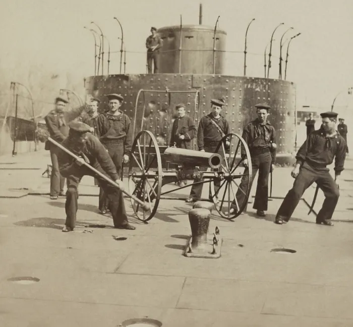 Framed Print : US Civil War, Union sailors on the deck of the monitor USS Lehigh, James River, Virginia. Crew members stand with a 12-pounder howitzer in 1864-65