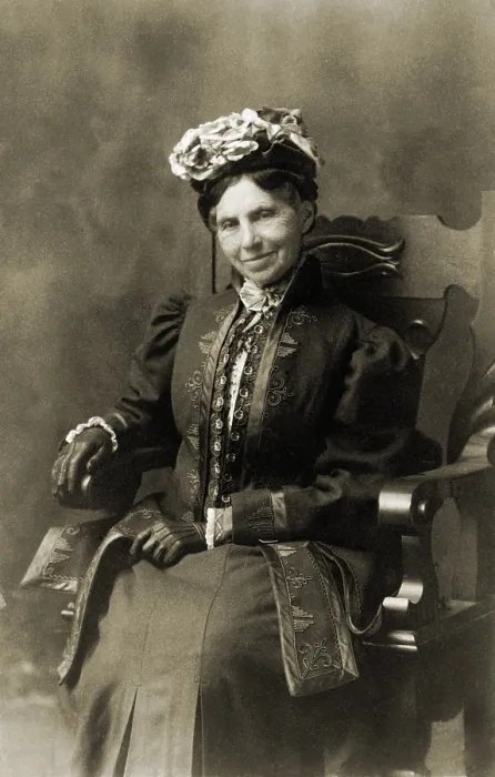 Framed Print : Clara Barton (1821-1912), in retirement after a life of humanitarian nursing and leadership the American Red Cross. Ca. 1906
