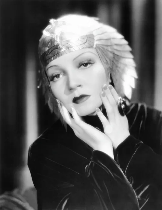 Framed Print : CLEOPATRA, Claudette Colbert, 1934