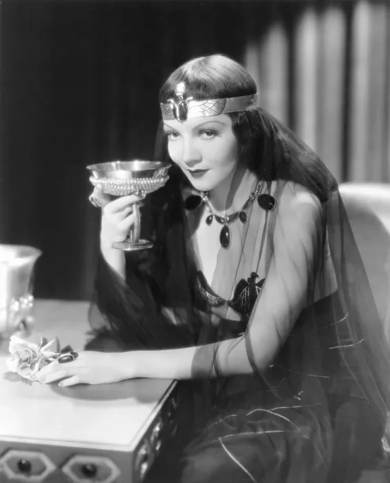 Framed Print : CLEOPATRA, Claudette Colbert in costume designed by Travis Banton, 1934 Framed Print : CLEOPATRA, Claudette Colbert in costume designed by Travis Banton, 1934