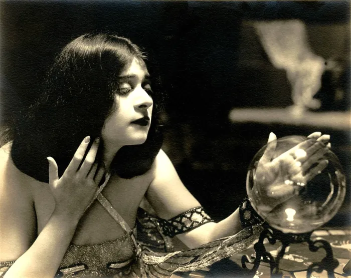 Framed Print : CLEOPATRA, Theda Bara, 1917, TM and copyright 20th Century Fox Film Corp. All rights reserved / Courtesy: Everett Collection Framed Print : CLEOPATRA, Theda Bara, 1917, TM and copyright 20th Century Fox Film Corp. All rights reserved / Courtesy: Everett Collection