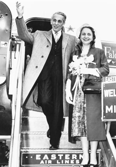 Framed Print : Clifton Daniel, Jr. waves to crowd gathered at Miami to see his new bride, former Margaret Truman. The couple were enroute to honeymoon in Nassau, Bahamas
