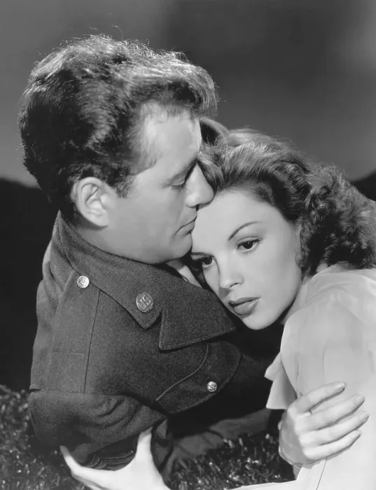Framed Print : THE CLOCK, from left: Robert Walker, Judy Garland, 1945