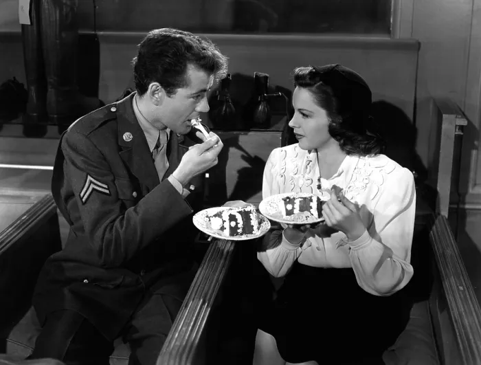Framed Print : THE CLOCK, Robert Walker, Judy Garland, 1945