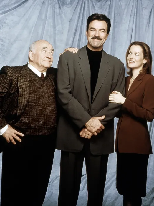 Framed Print : THE CLOSER, from left, Ed Asner, Tom Selleck, Penelope Ann Miller, 1998