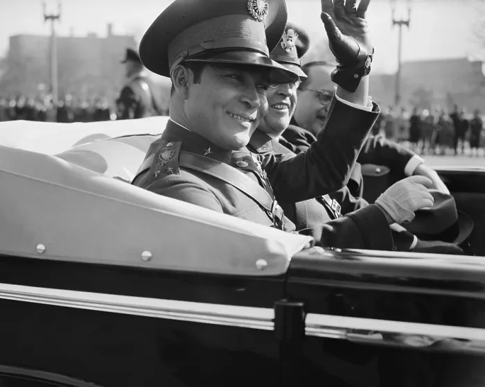 Framed Print : Colonel Fulgencio Batista, strongman of Cuba, arrives in Washington, D.C. Nov. 10, 1938. He met for several hours in private conference with President Franklin Roosevelt Framed Print : Colonel Fulgencio Batista, strongman of Cuba, arrives in Washington, D.C. Nov. 10, 1938. He met for several hours in private conference with President Franklin Roosevelt