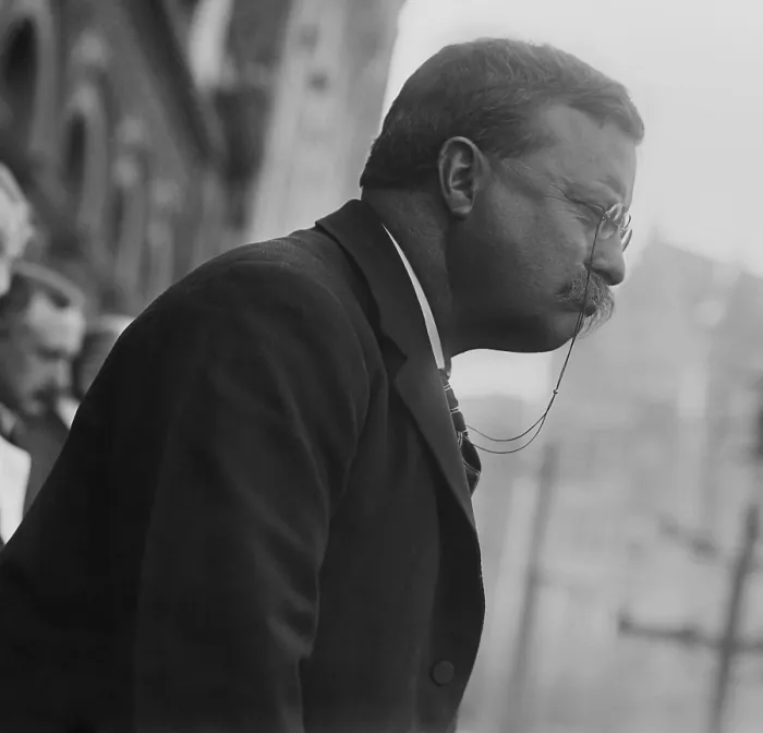 Framed Print : Colonel Theodore Roosevelt, speaking in Yonkers, New York. He spoke to a crowd of 6, 000 from the Balcony of Getty House hotel. It was the first of four speeches he made on Oct