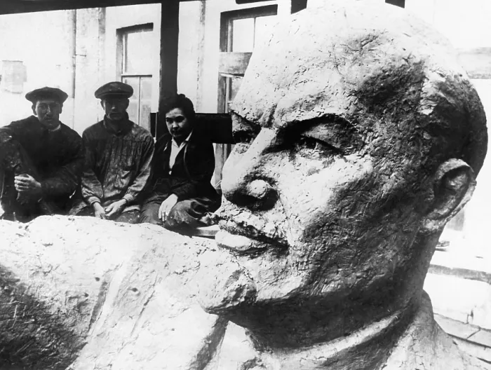Framed Print : Colossal statue of Lenin, leader of the Bolshevik Revolution was unveiled in Moscow. Jan. 21, 1929. It was part of the ceremonies on the 5th anniversary of his death