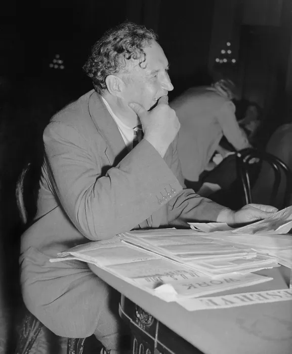 Framed Print : Columnist Heywood Broun, before HUAC in Aug. 22, 1938. The respected newspaper columnist, who championing the underdog, denied he was ever a communist. (BSLOC_2013_7_159)