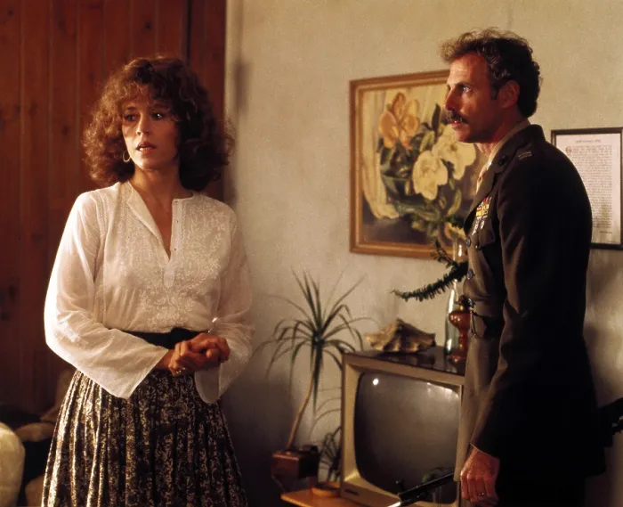 Framed Print : COMING HOME, Jane Fonda, Bruce Dern, 1978, (c) United Artists / courtesy Everett Collection Framed Print : COMING HOME, Jane Fonda, Bruce Dern, 1978, (c) United Artists / courtesy Everett Collection