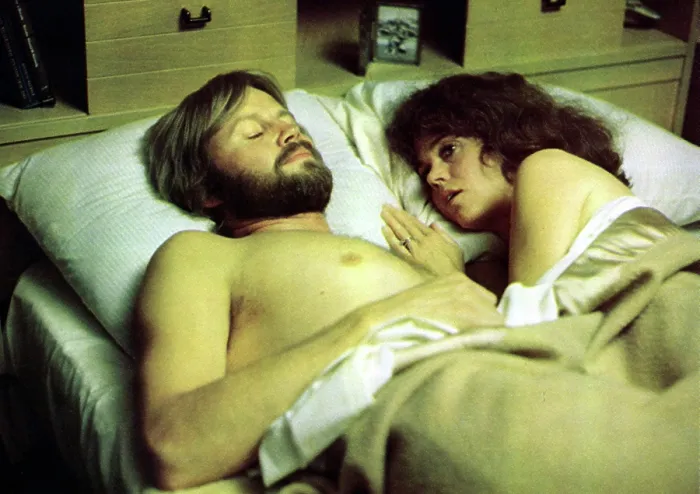 Framed Print : COMING HOME, Jon Voight, Jane Fonda, 1978 Framed Print : COMING HOME, Jon Voight, Jane Fonda, 1978
