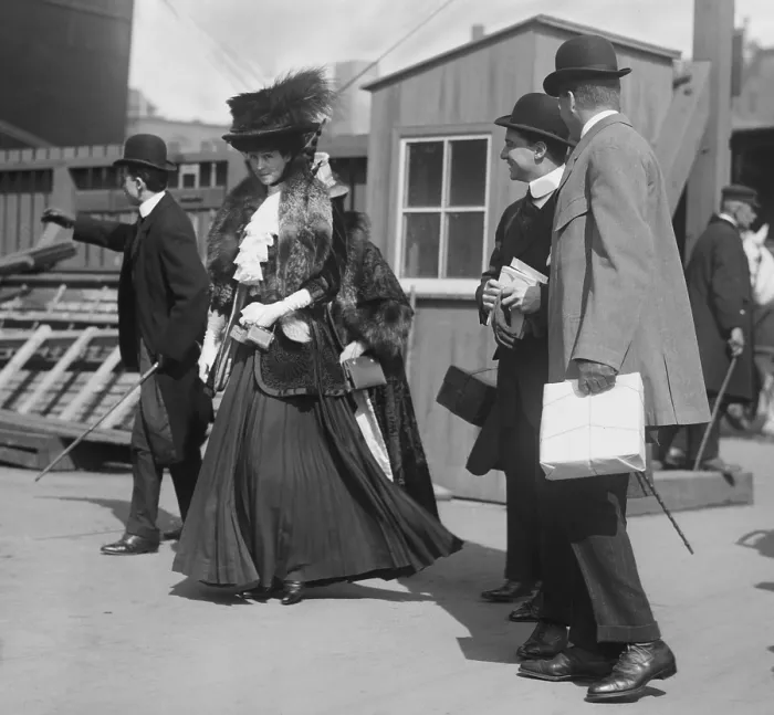 Framed Print : Consuelo Vanderbilt, the Duchess of Marlborough, arriving in New York on April 1, 1908. Two years earlier she separated from her husband, the Duke of Marlborough Framed Print : Consuelo Vanderbilt, the Duchess of Marlborough, arriving in New York on April 1, 1908. Two years earlier she separated from her husband, the Duke of Marlborough